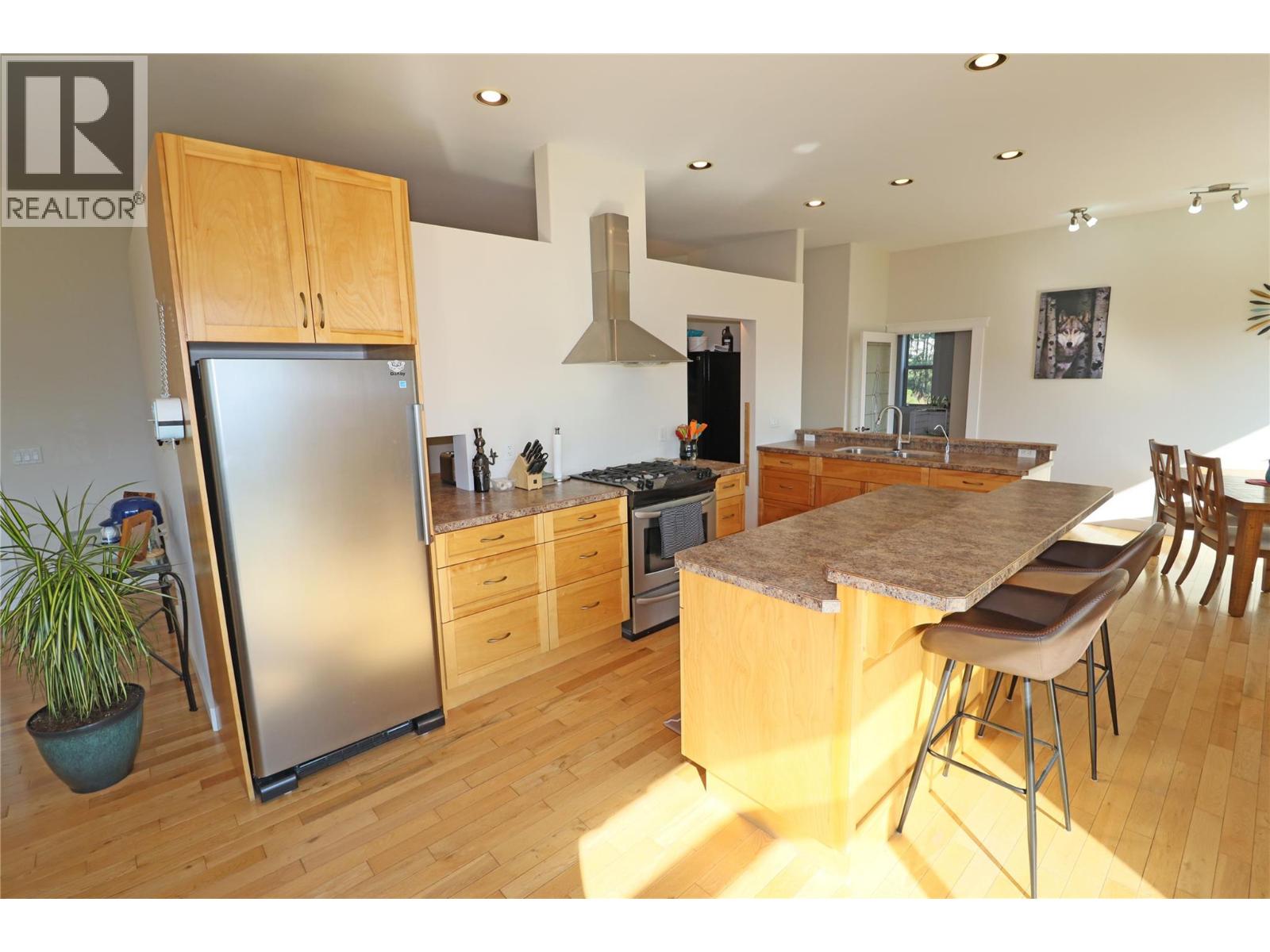 3285 EAGLE RIDGE Road, Grand Forks