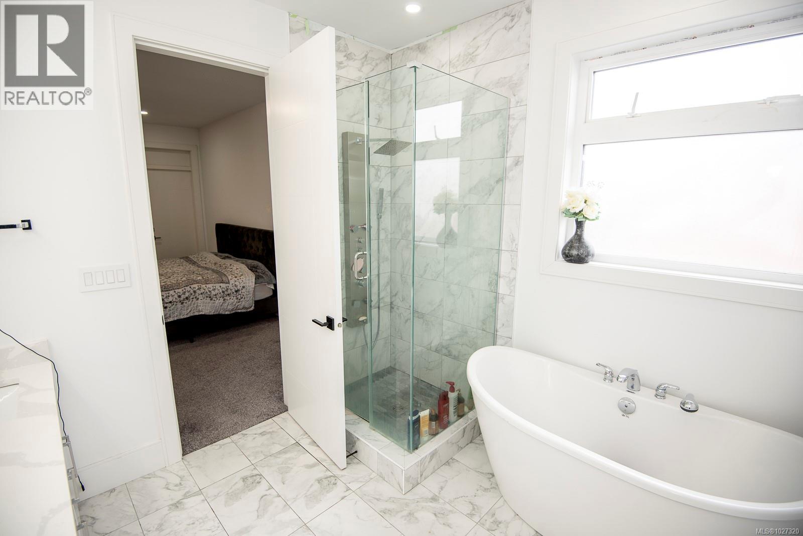  146 Cadillac Avenue, Saanich