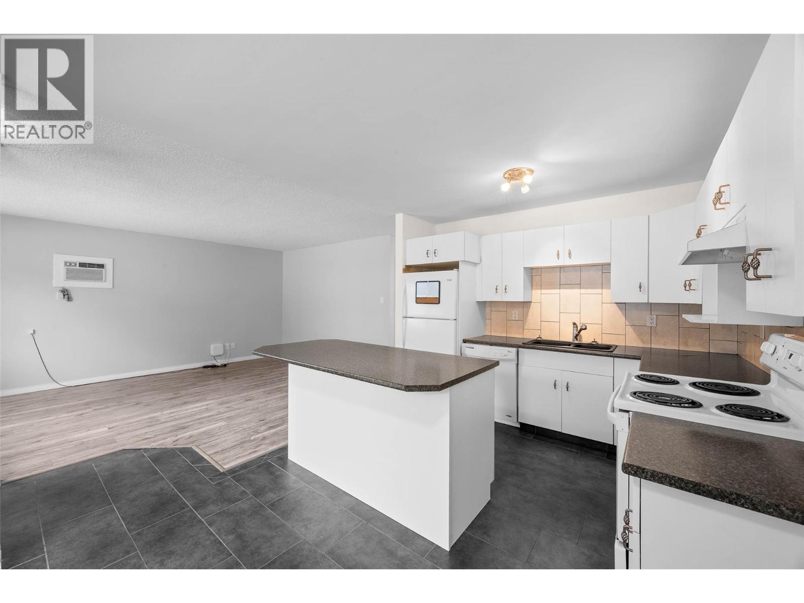 364 WADDINGTON Drive, Kamloops