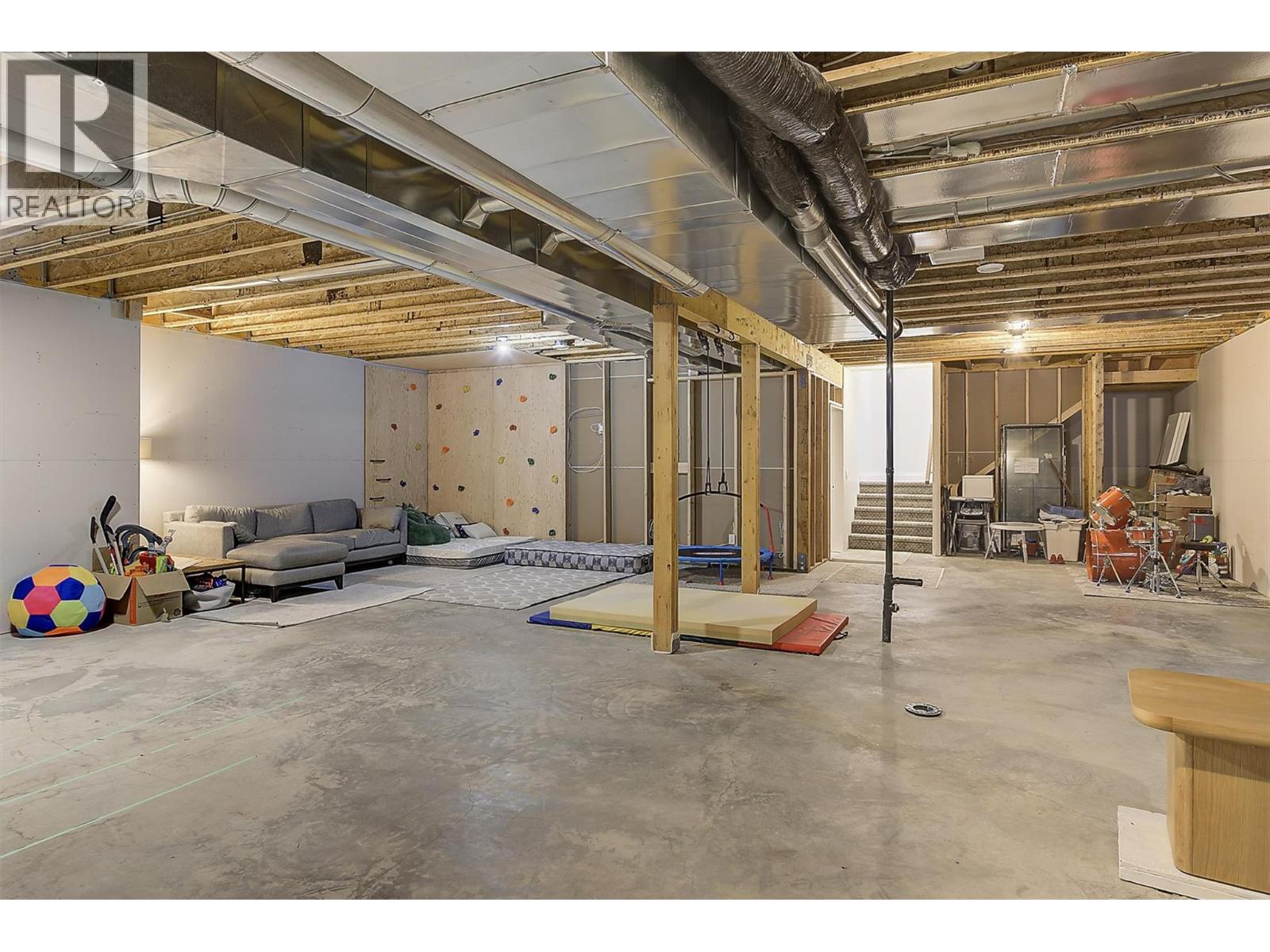  622 Trumpeter Road, Kelowna