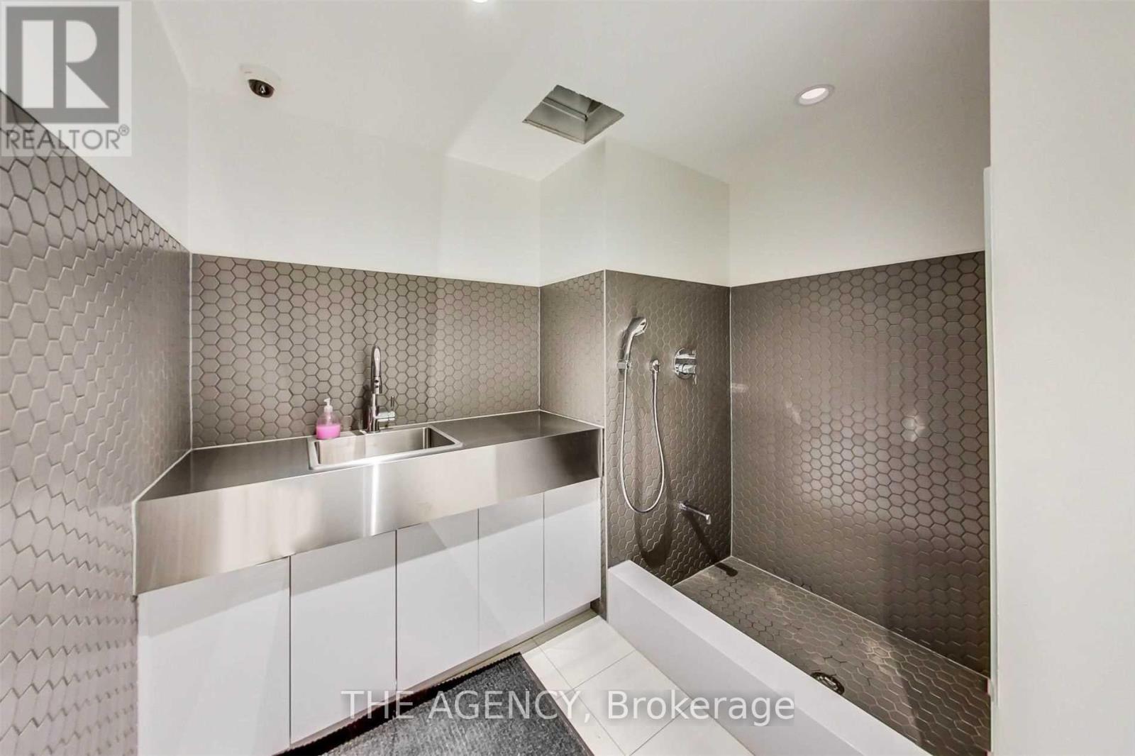 #4506 39 ROEHAMPTON AVENUE - 25