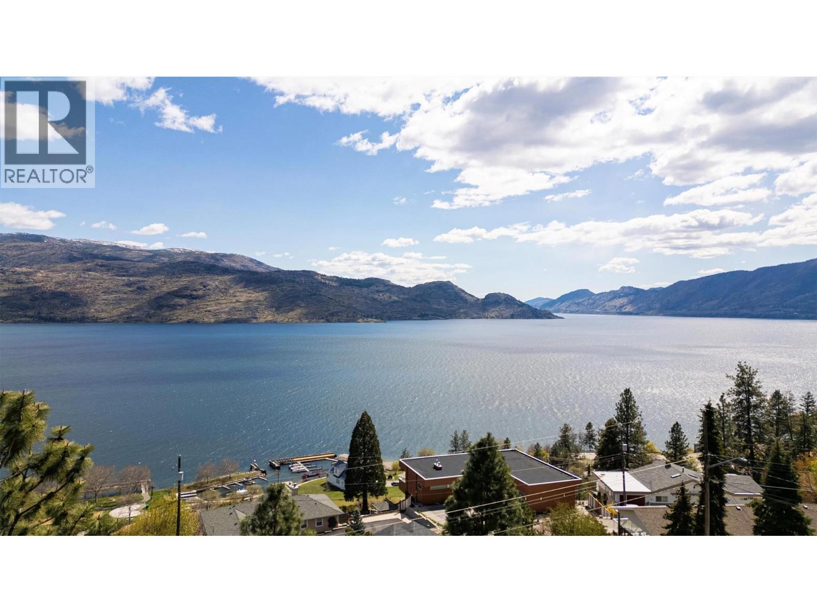5824 Columbia Avenue, Peachland
