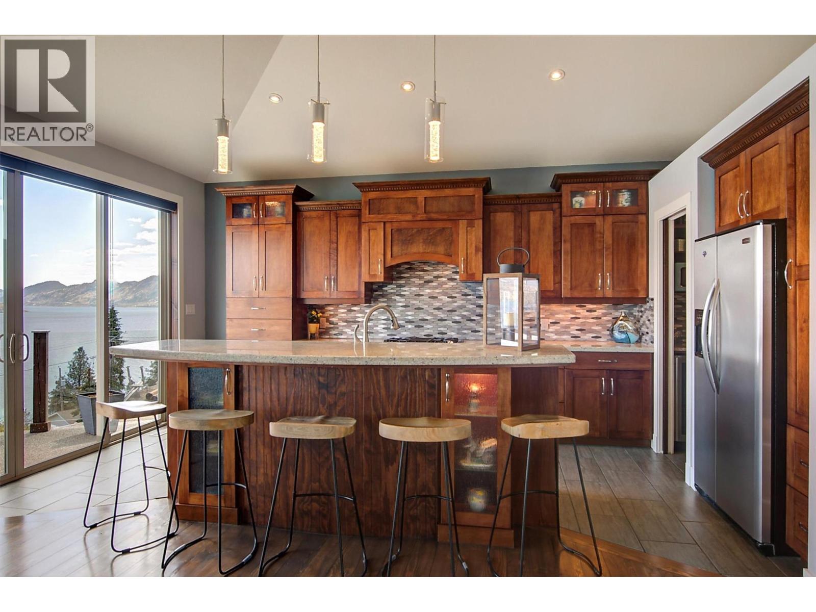 5824 Columbia Avenue, Peachland