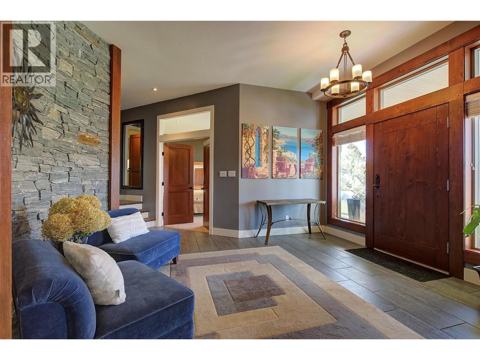 5824 Columbia Avenue, Peachland