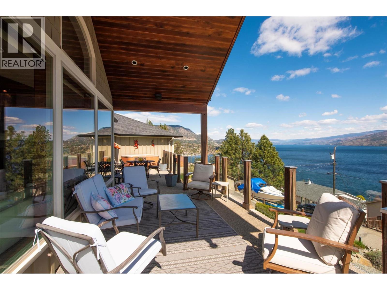 5824 Columbia Avenue, Peachland