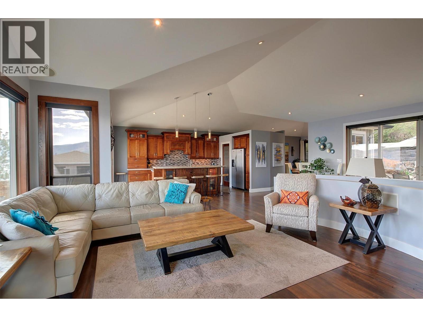 5824 Columbia Avenue, Peachland