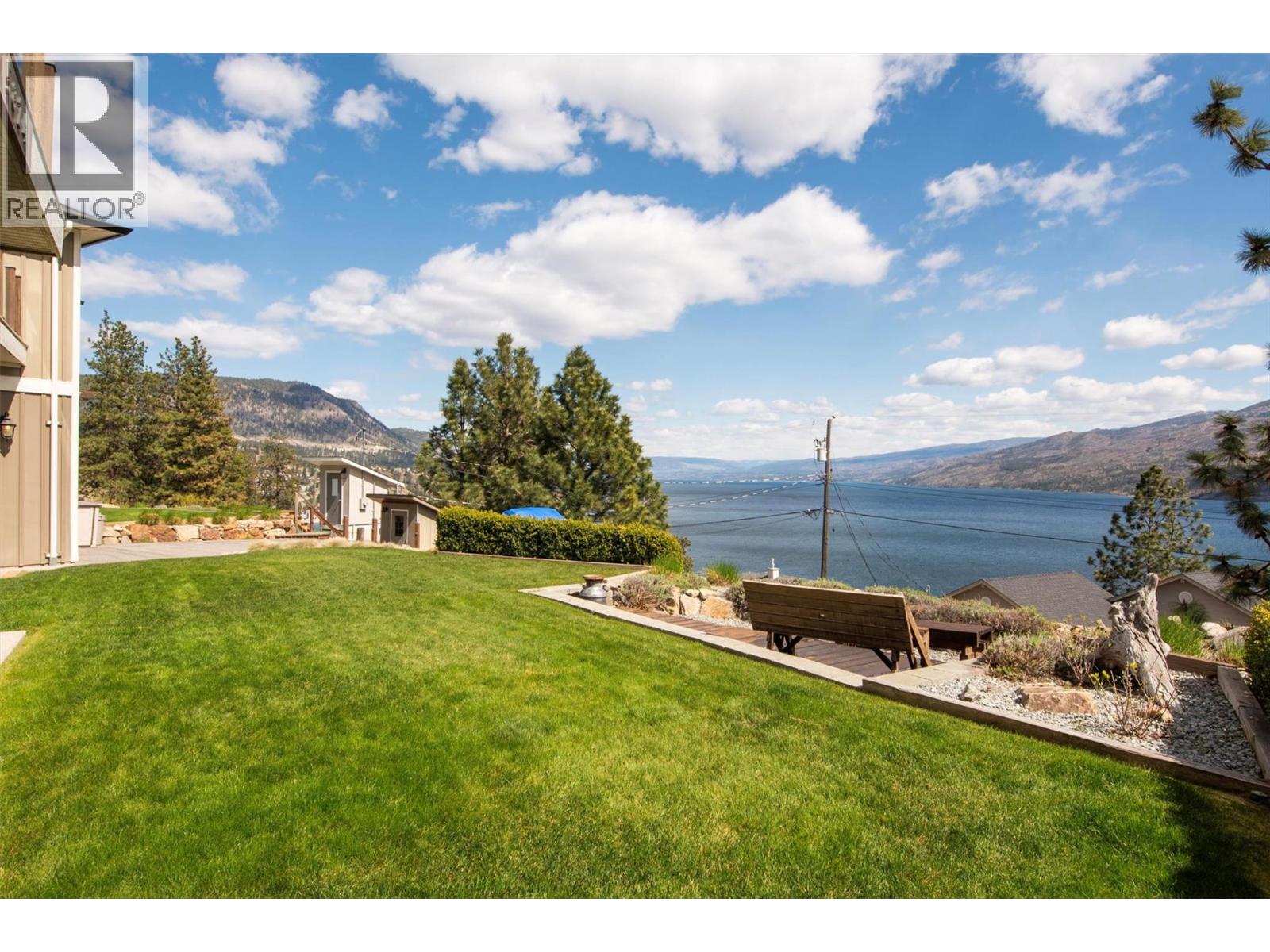 5824 Columbia Avenue, Peachland