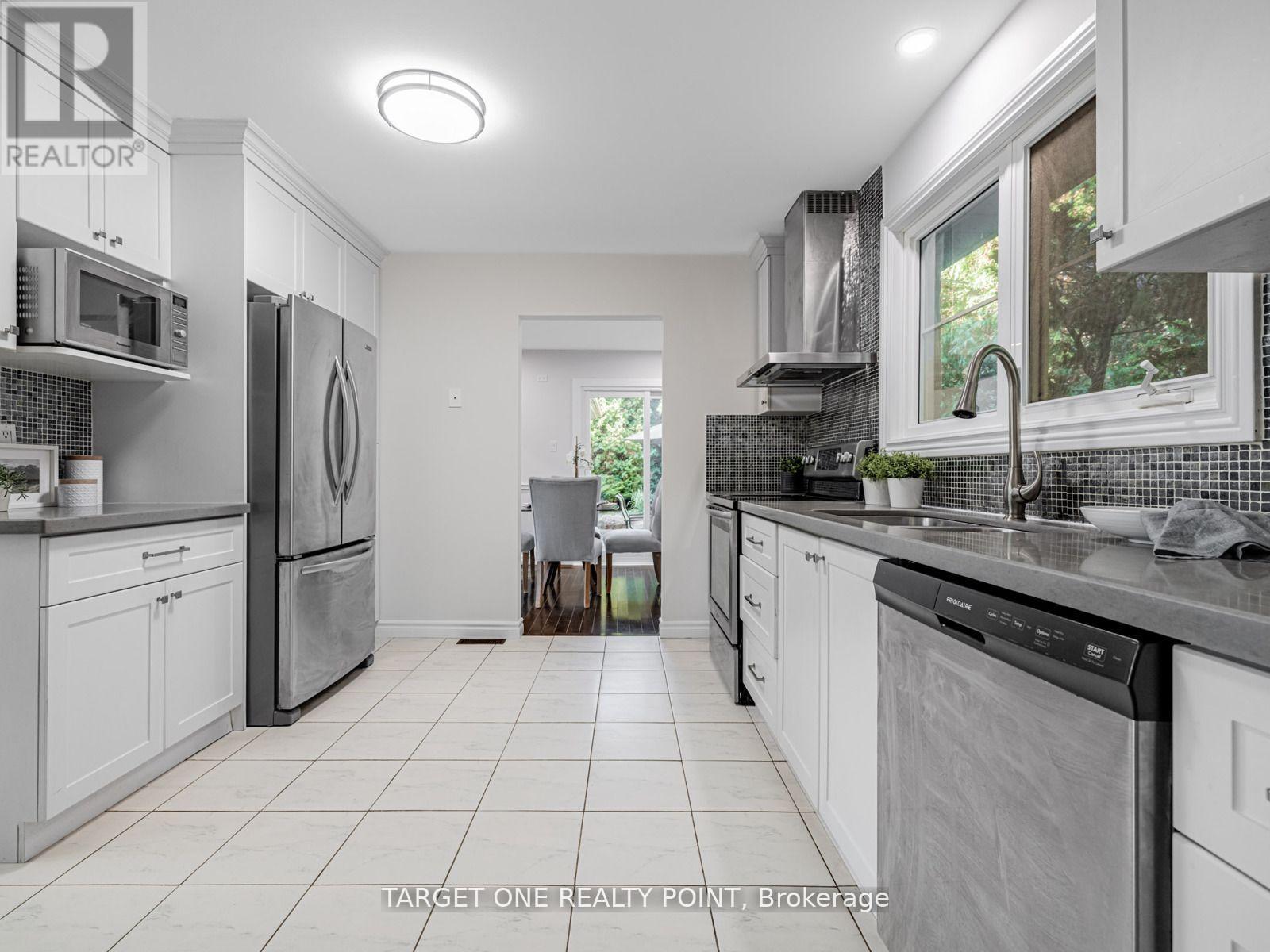 93 MAYVERN CRESCENT - 16