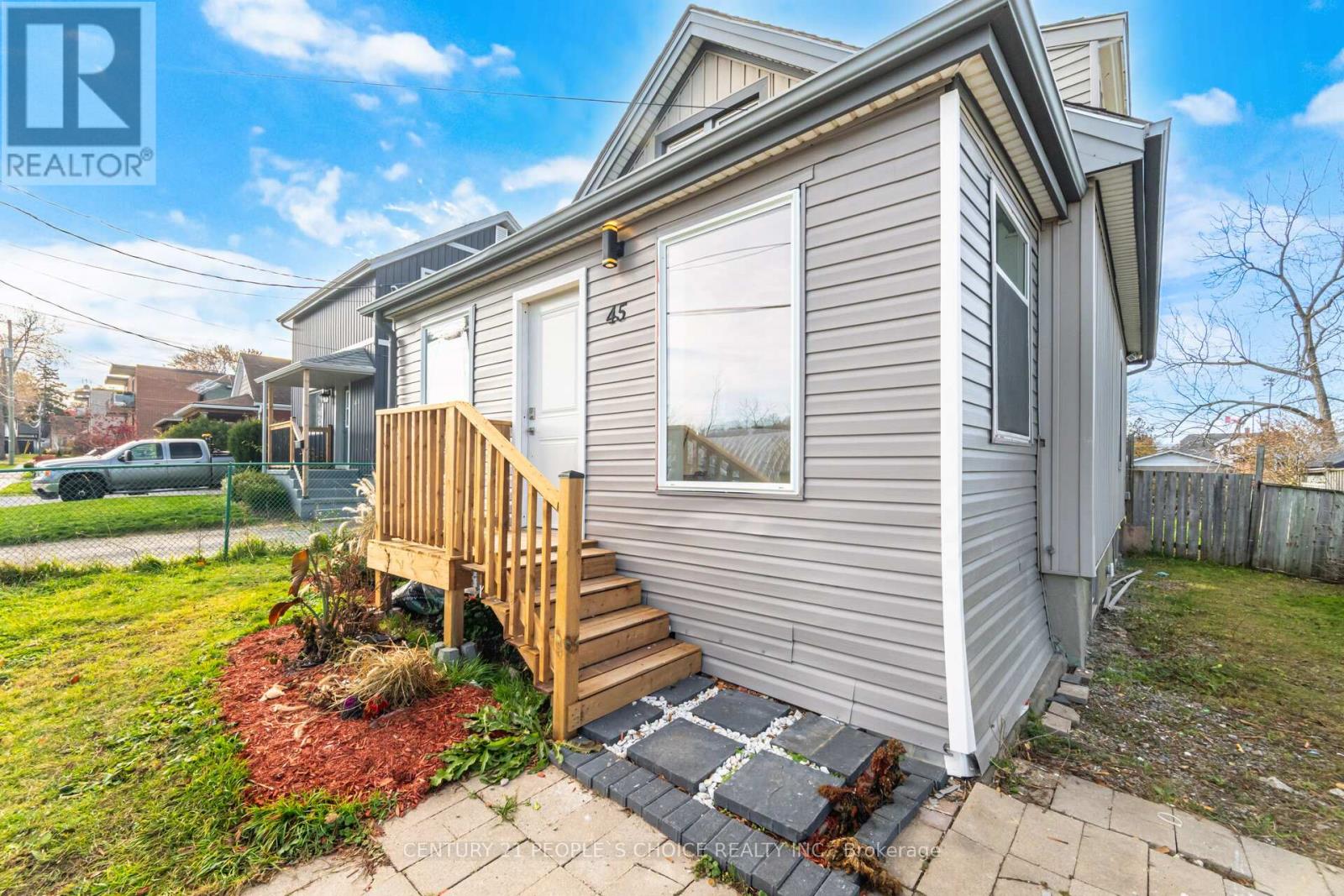 45 WELLINGTON STREET N - 6