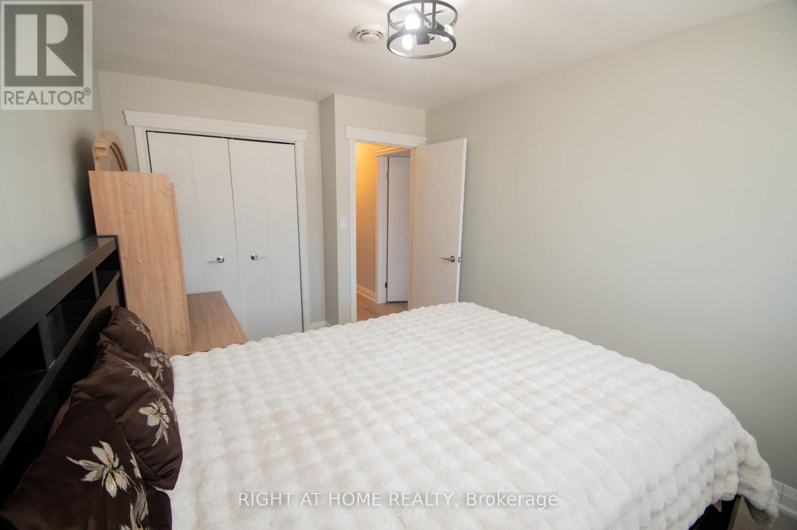 6807 CORWIN CRESCENT - 34