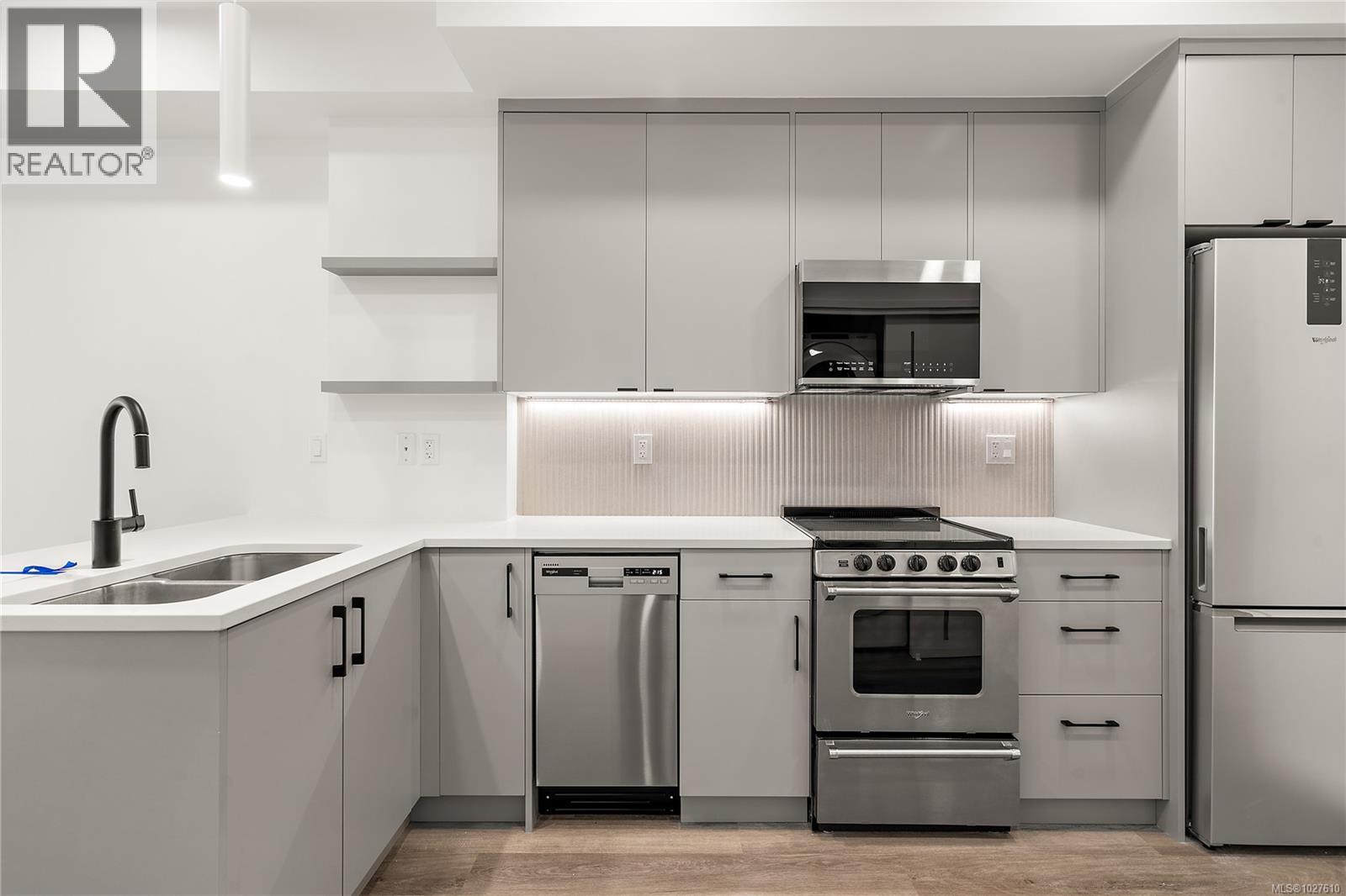 308 610 Lampson Street, Esquimalt