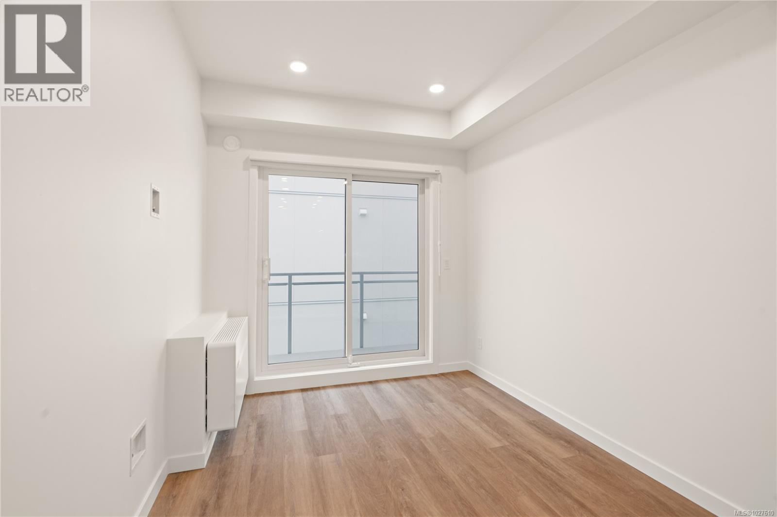 308 610 Lampson Street, Esquimalt