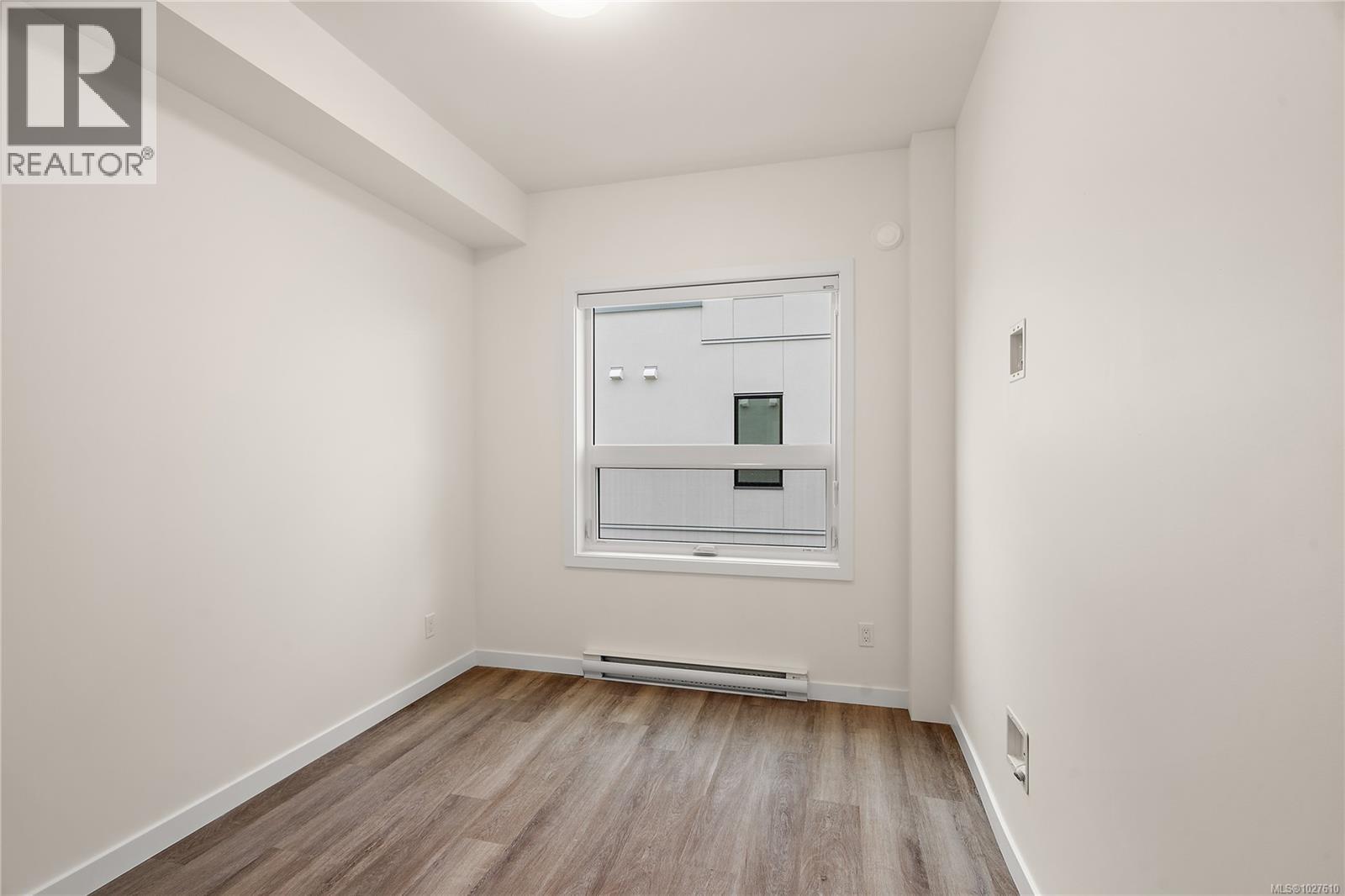 308 610 Lampson Street, Esquimalt