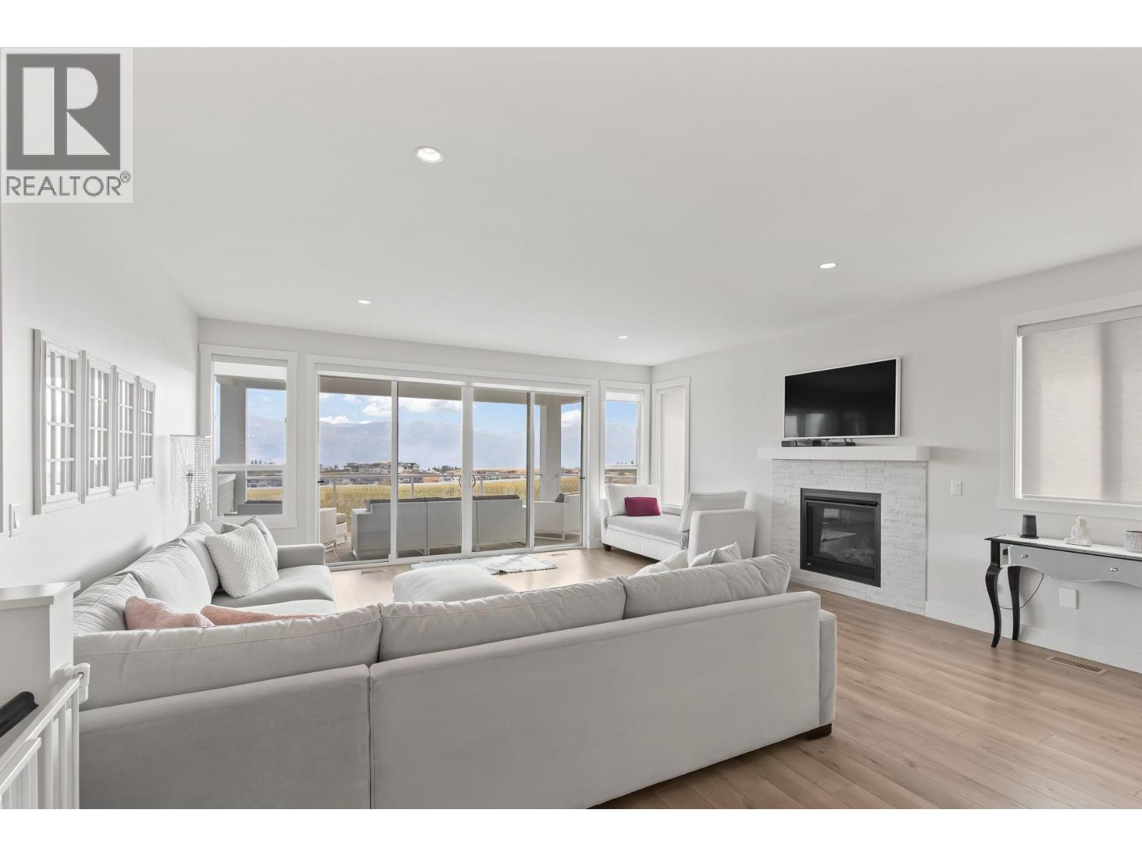 2612 Paramount Drive, West Kelowna