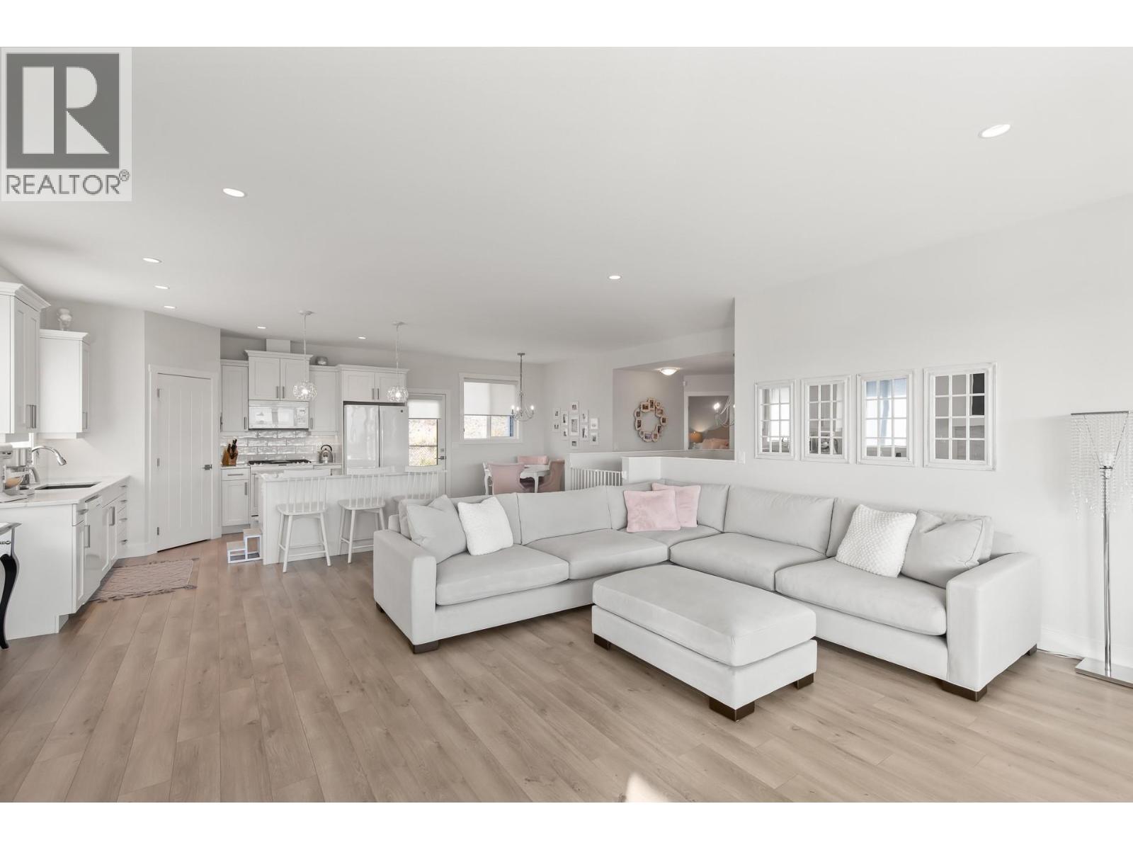 2612 Paramount Drive, West Kelowna