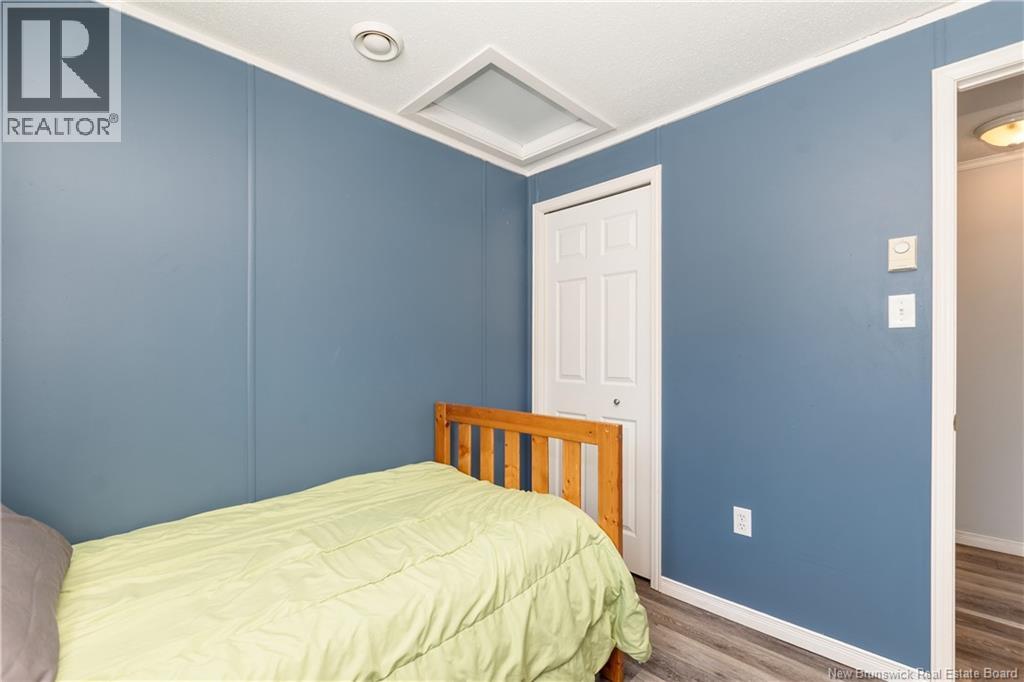 68 HAYWARD LANE - 18