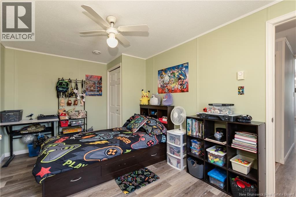 68 HAYWARD LANE - 25