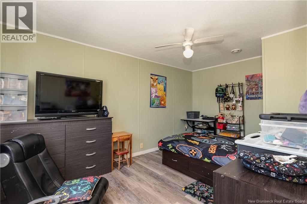 68 HAYWARD LANE - 23