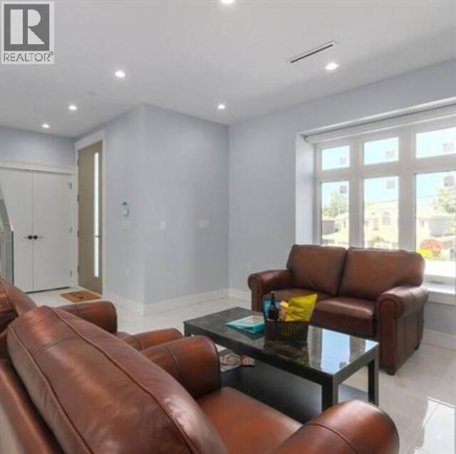 4666 EARLES STREET, Vancouver