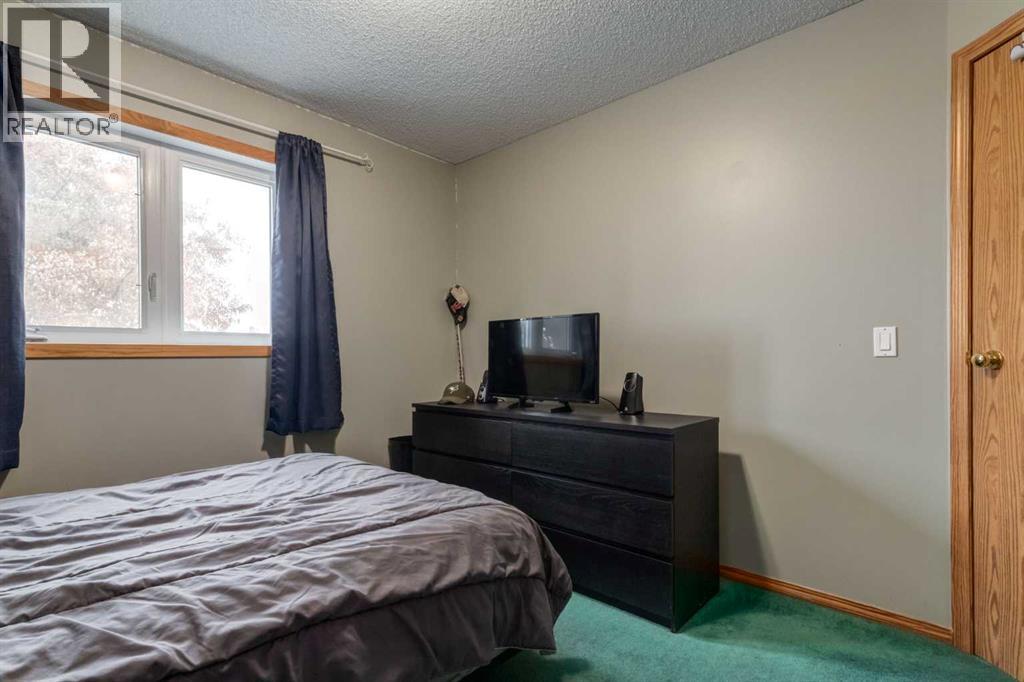 Single Family House for Sale in  Mt Apex Green SE McKenzie Lake Calgary 