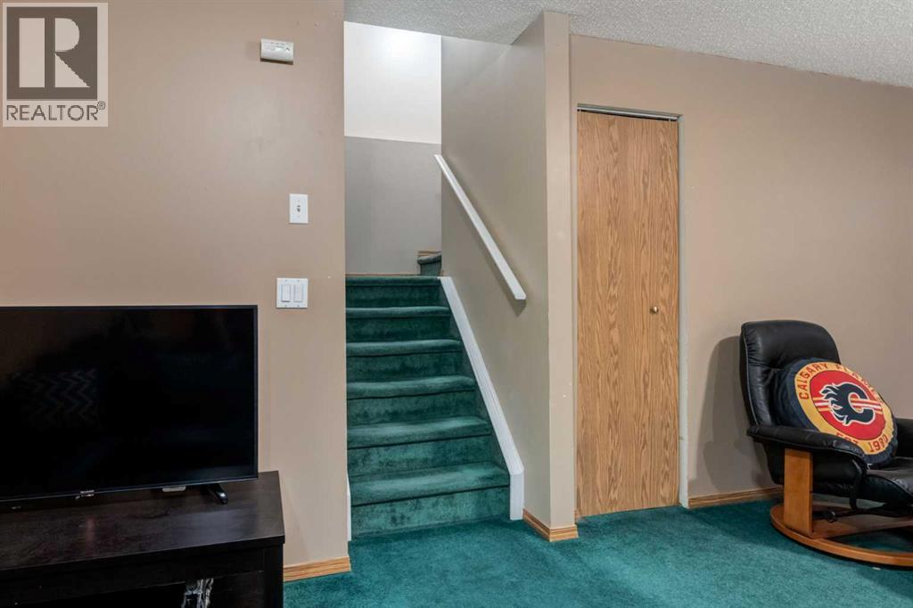 Single Family House for Sale in  Mt Apex Green SE McKenzie Lake Calgary 