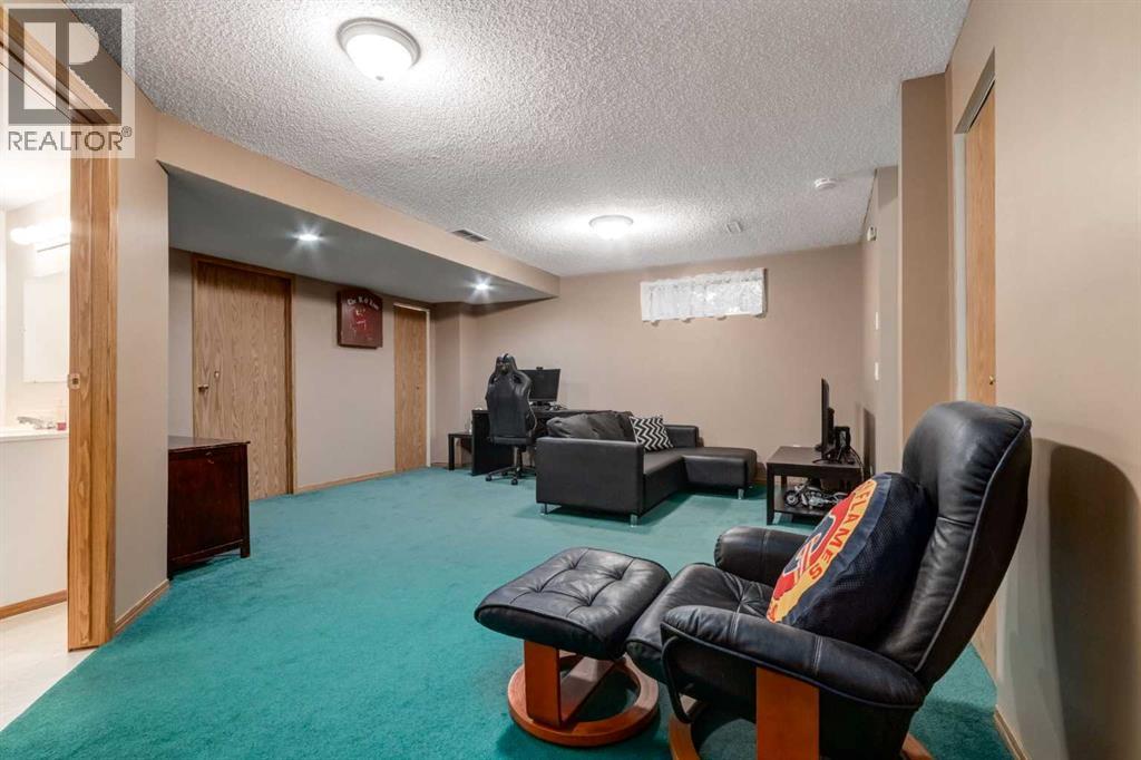 Single Family House for Sale in  Mt Apex Green SE McKenzie Lake Calgary 