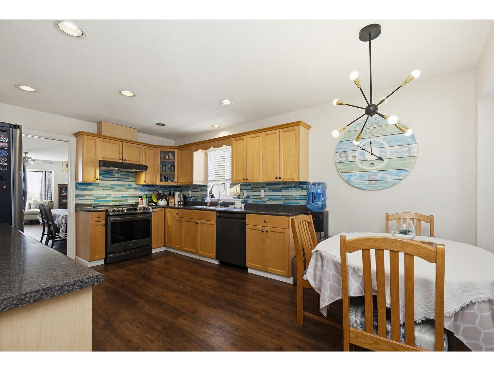 6 Bed, 4 Bath House for Sale in Mission – 8052 TOPPER DRIVE, Mission - Image 10