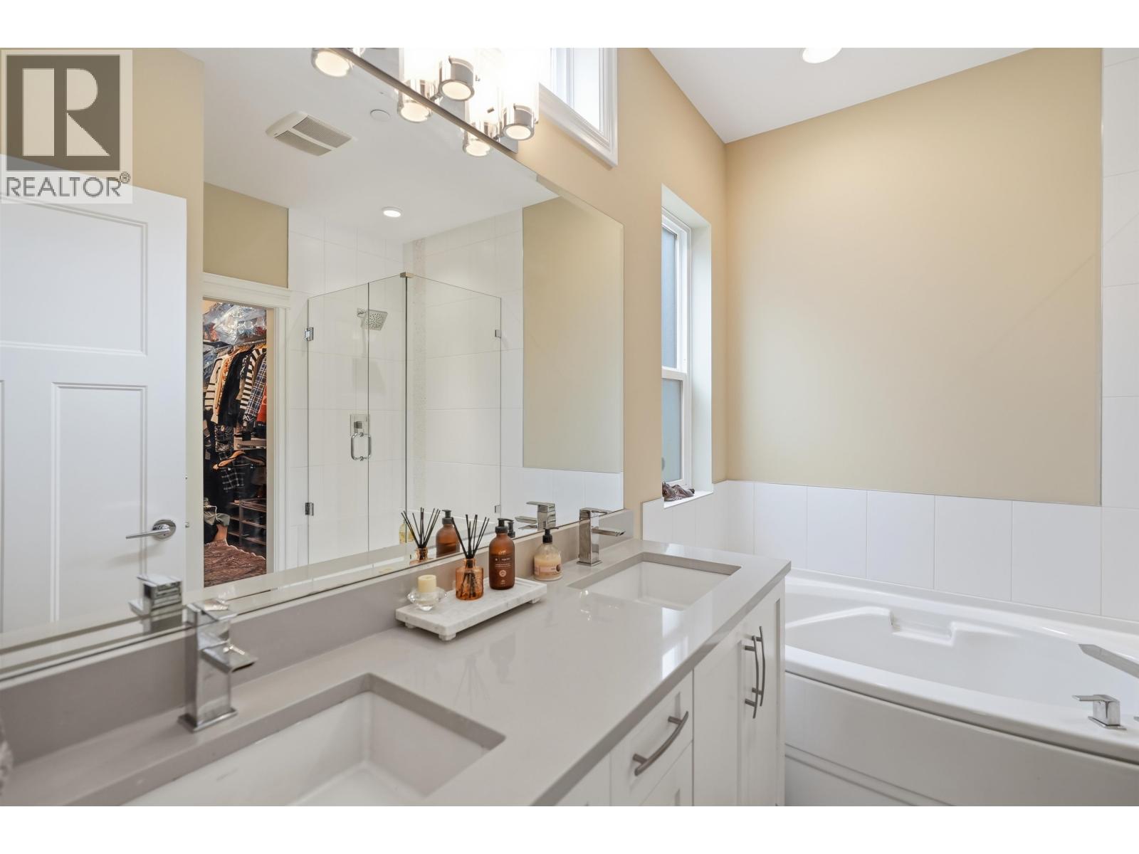 4653 APPLE Lane, Tsawwassen