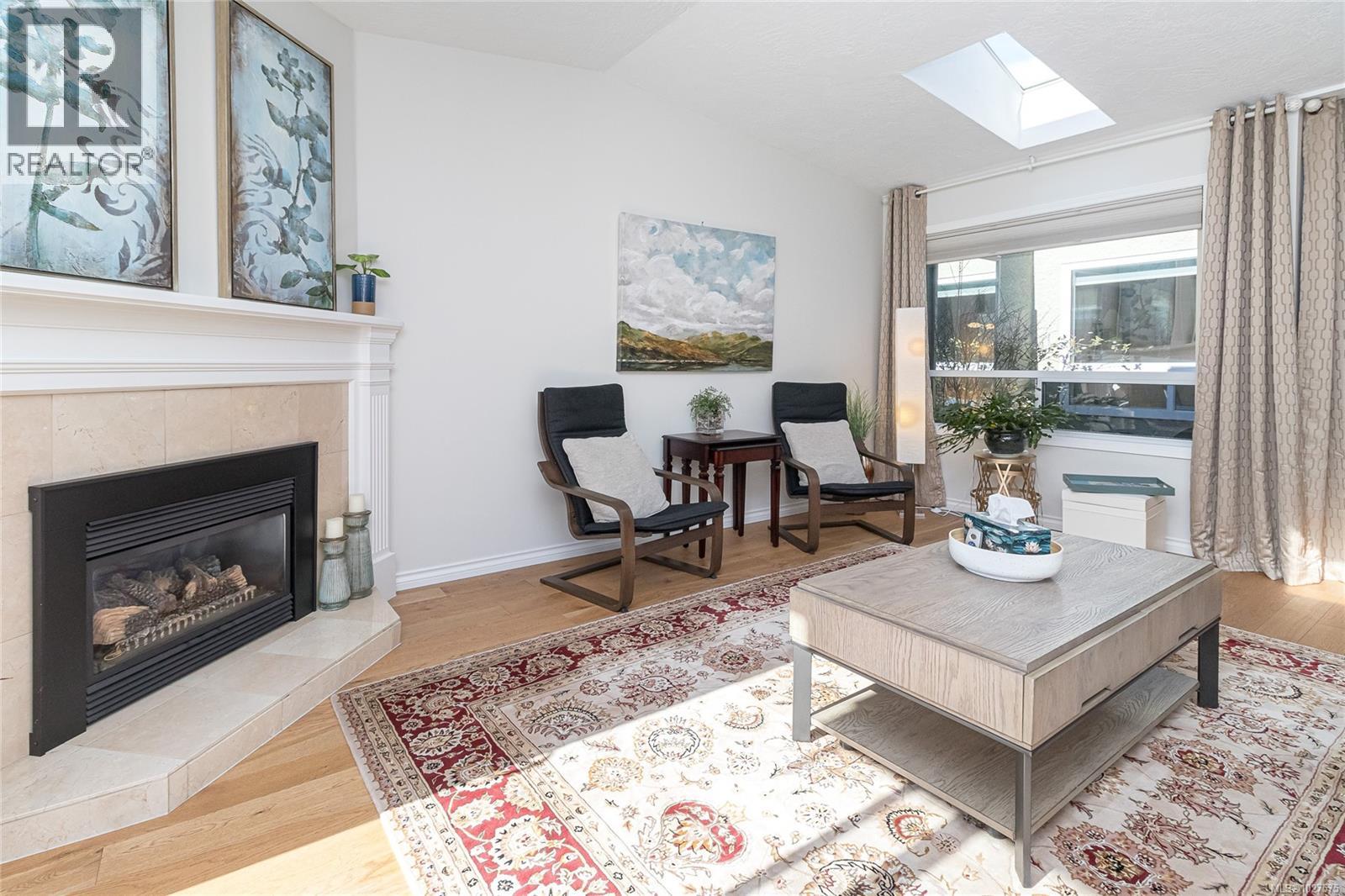 5 10084 Third Street, Sidney