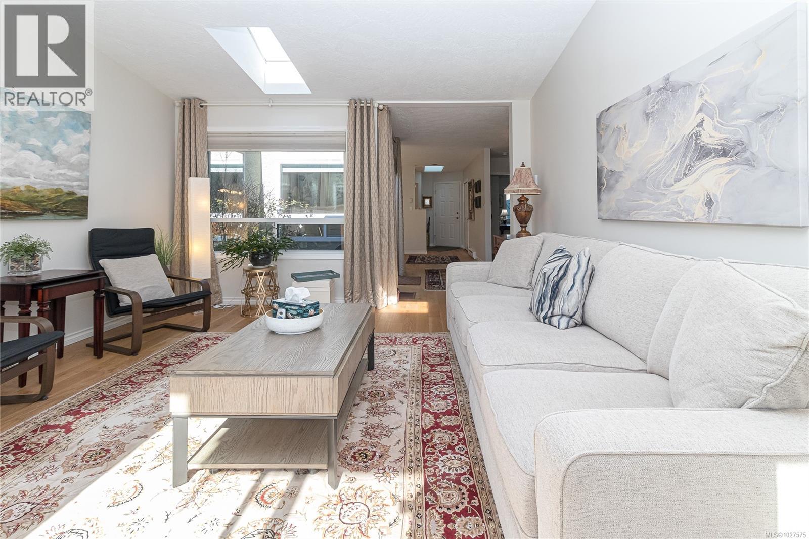 5 10084 Third Street, Sidney