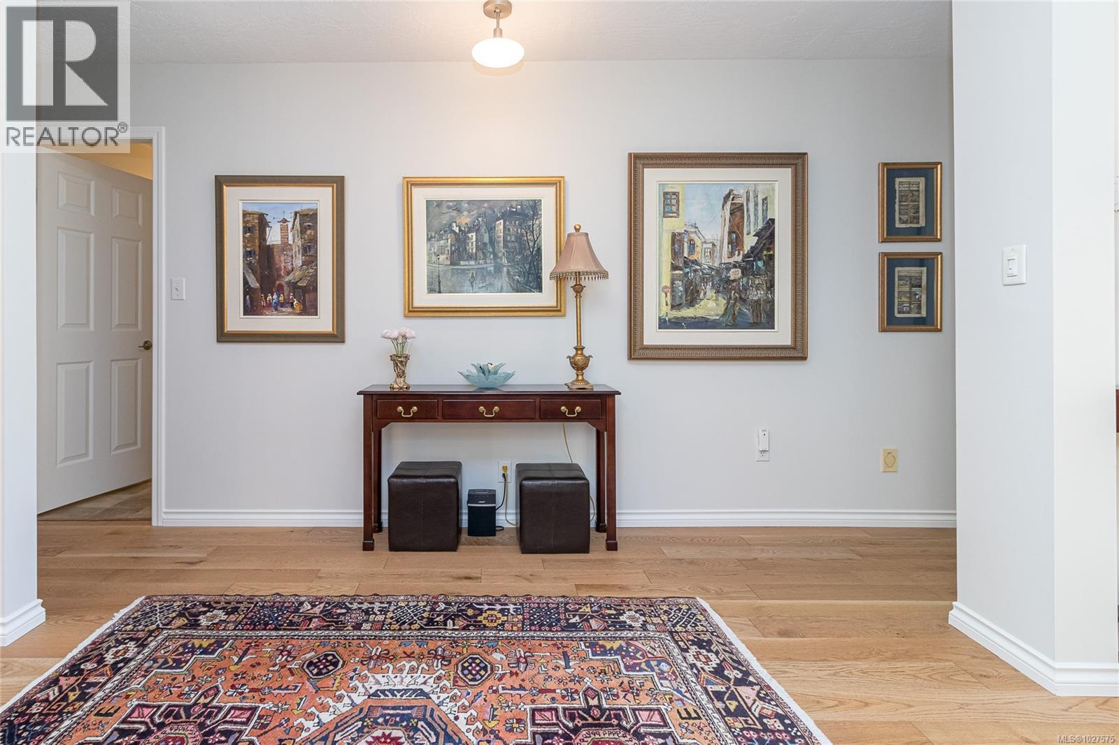 5 10084 Third Street, Sidney