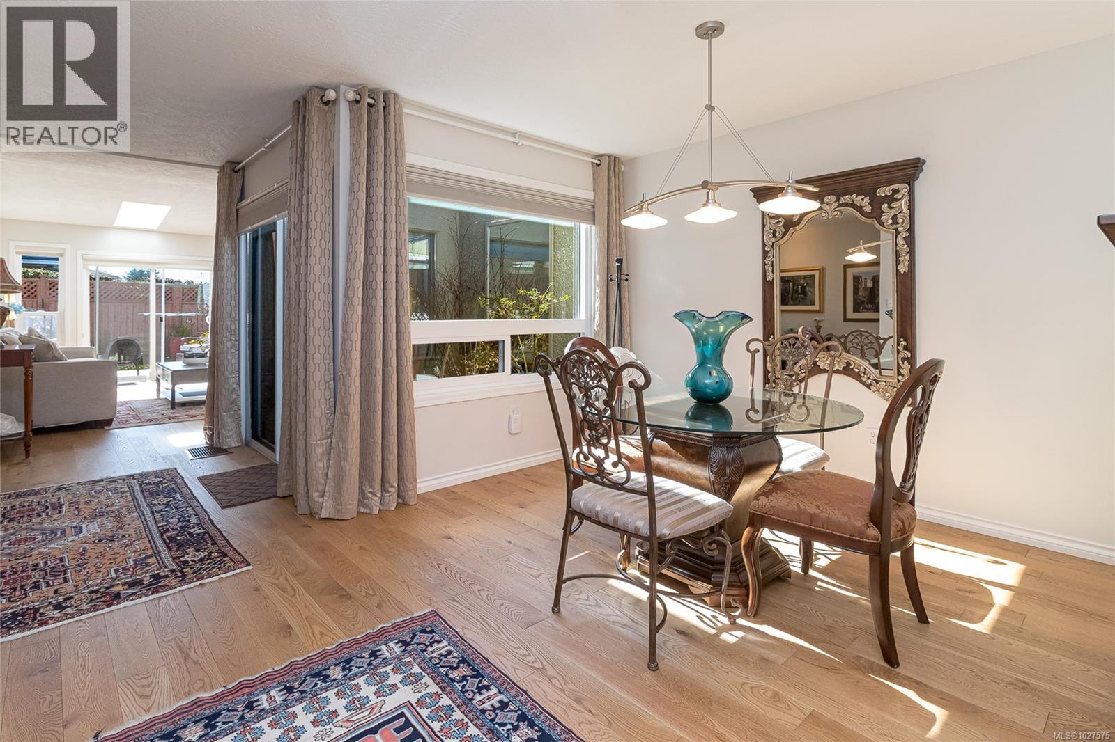 5 10084 Third Street, Sidney