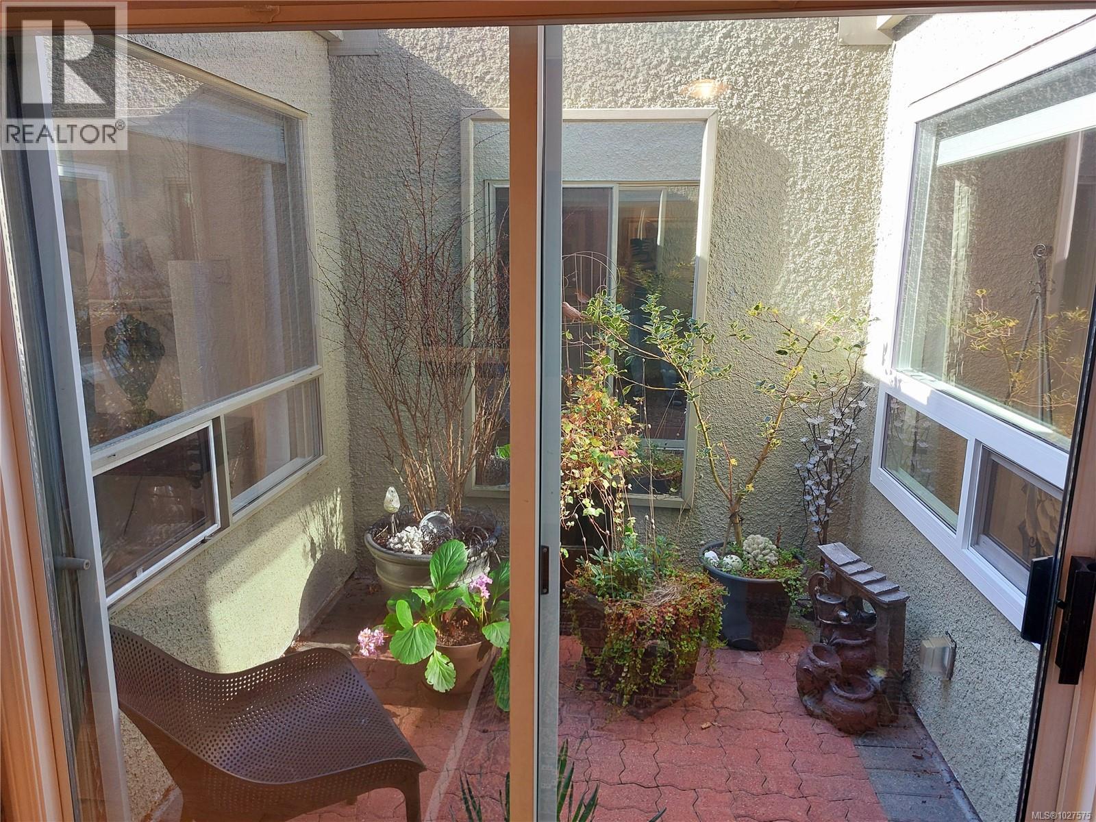 5 10084 Third Street, Sidney