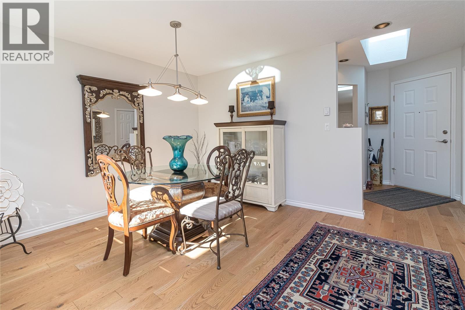 5 10084 Third Street, Sidney