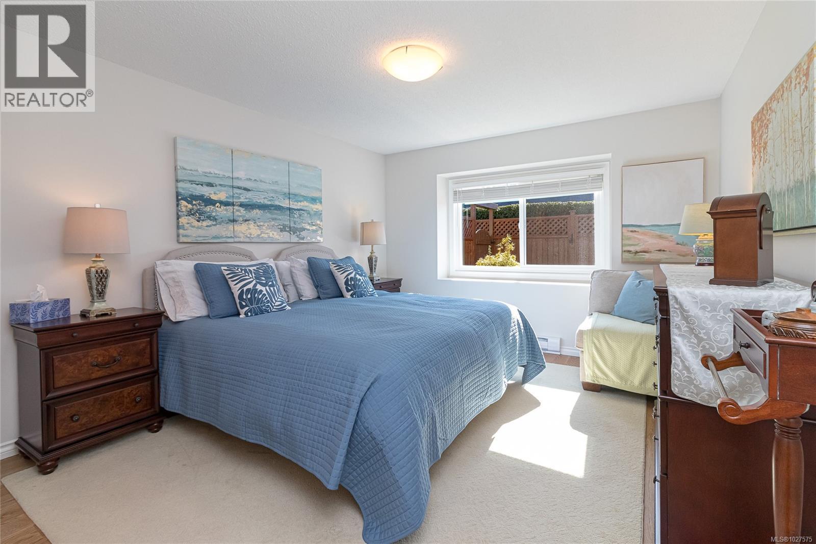 5 10084 Third Street, Sidney