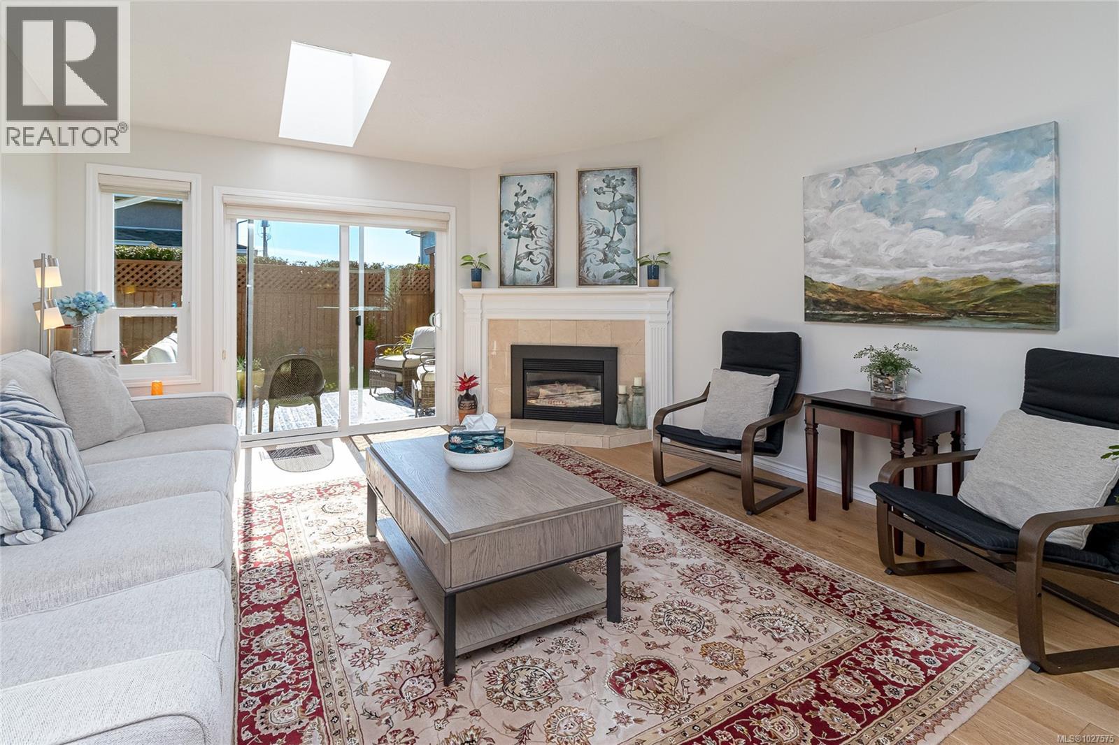 5 10084 Third Street, Sidney