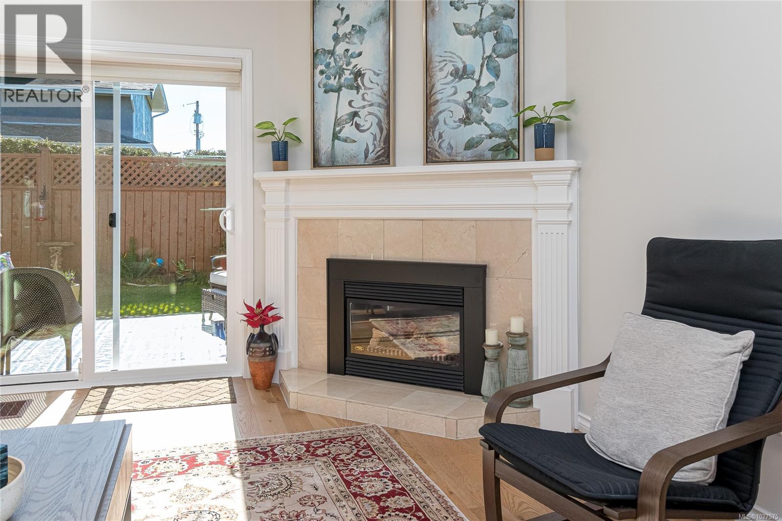 5 10084 Third Street, Sidney