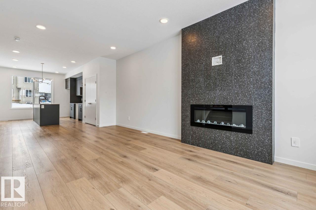 8120 228 ST NW - 5