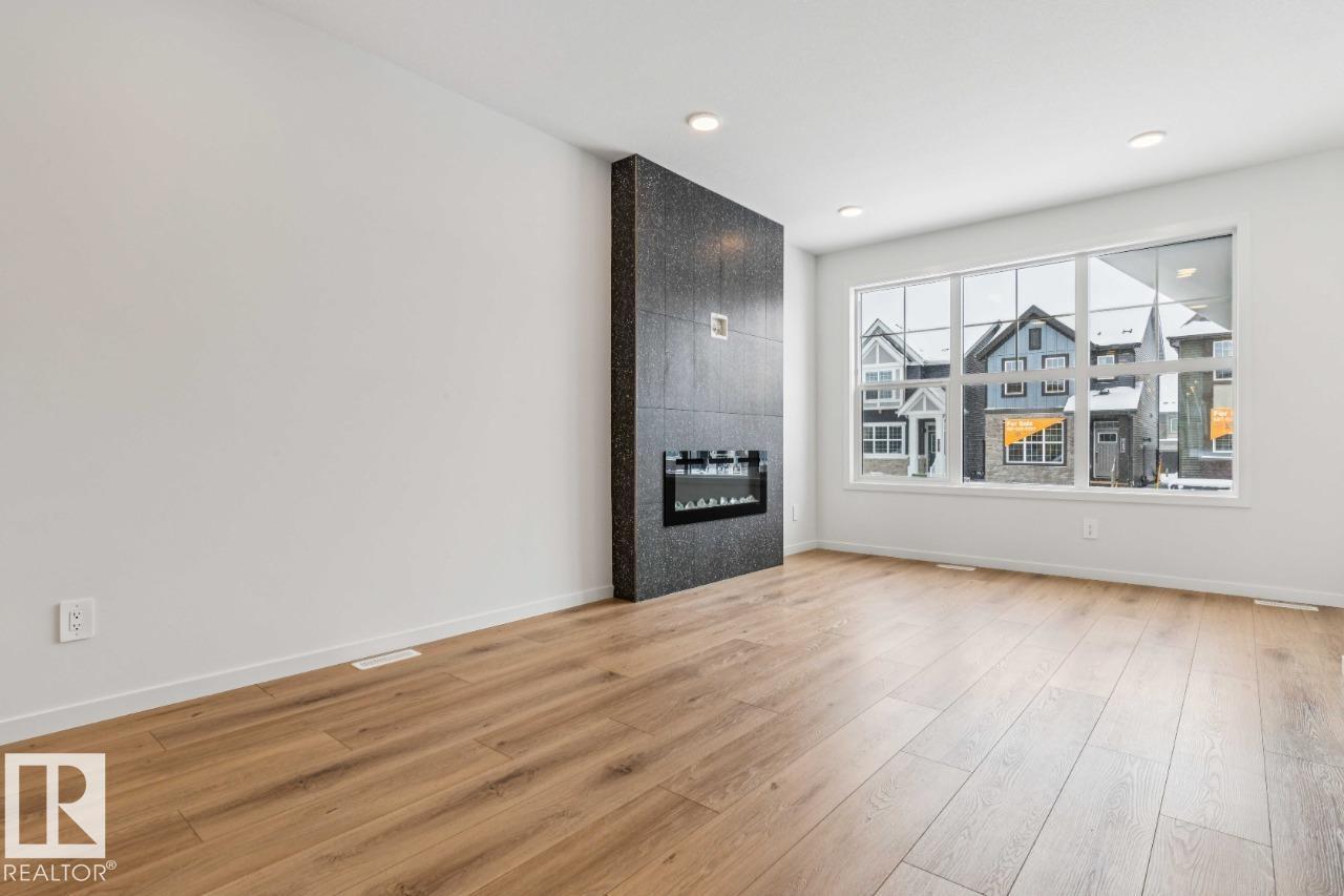 8120 228 ST NW - 6