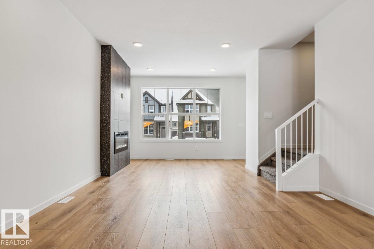 8120 228 ST NW - 7