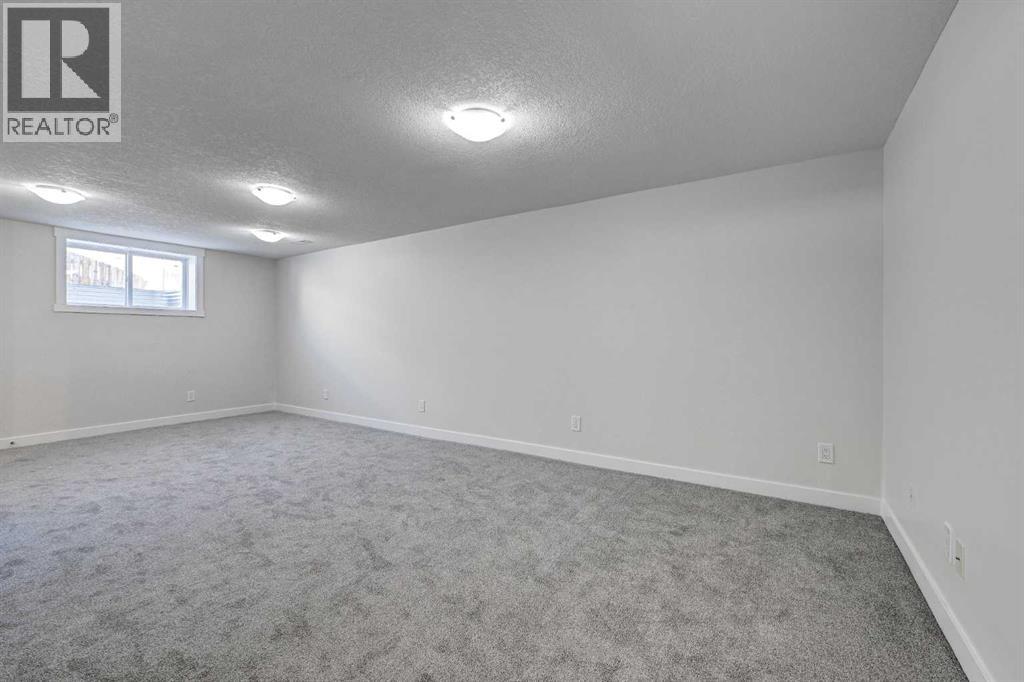 Single Family House Bungalow for Sale in  Pennsburg Place SE Penbrooke Meadows Calgary 