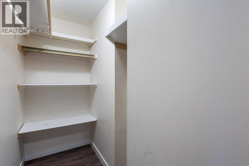 Single Family House for Sale in    Street NW Varsity Calgary 