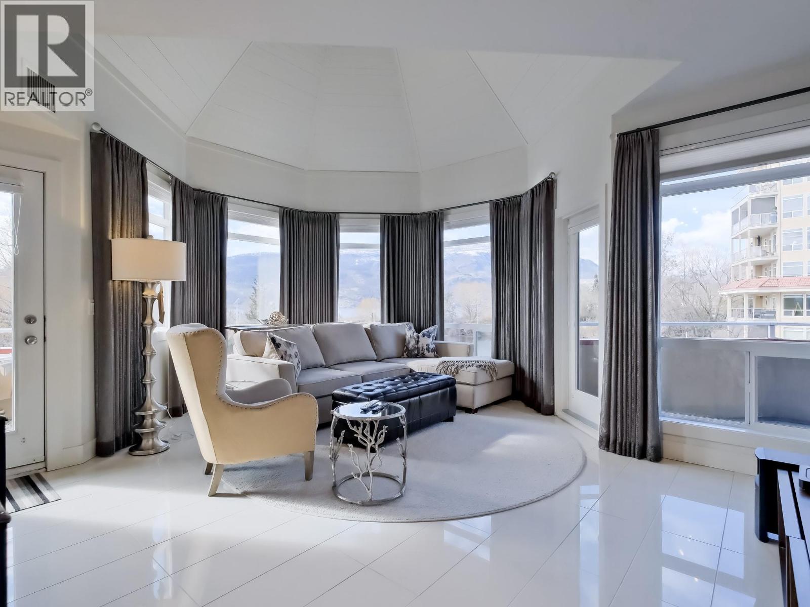 221 1088 Sunset Drive, Kelowna