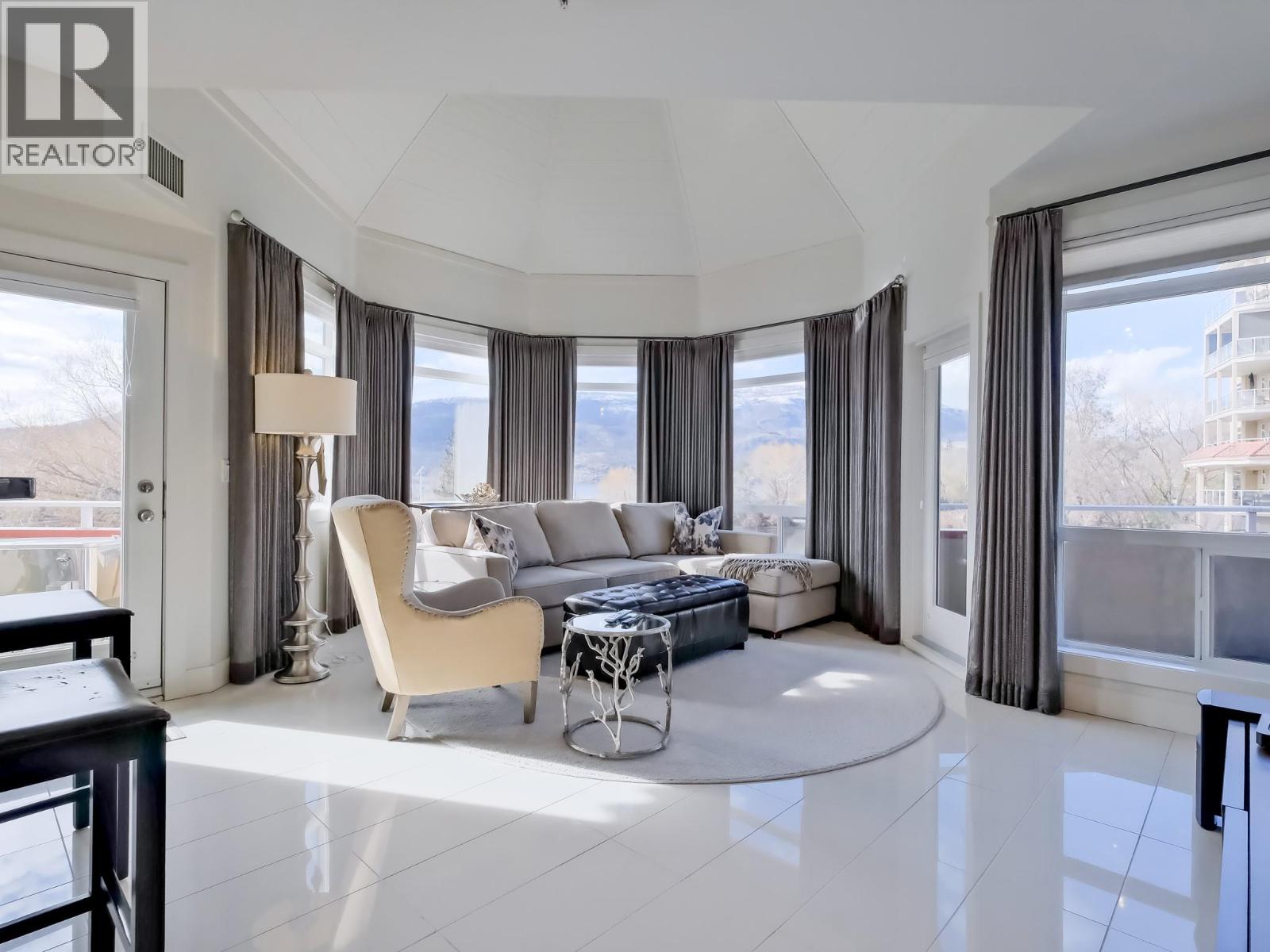 221 1088 Sunset Drive, Kelowna