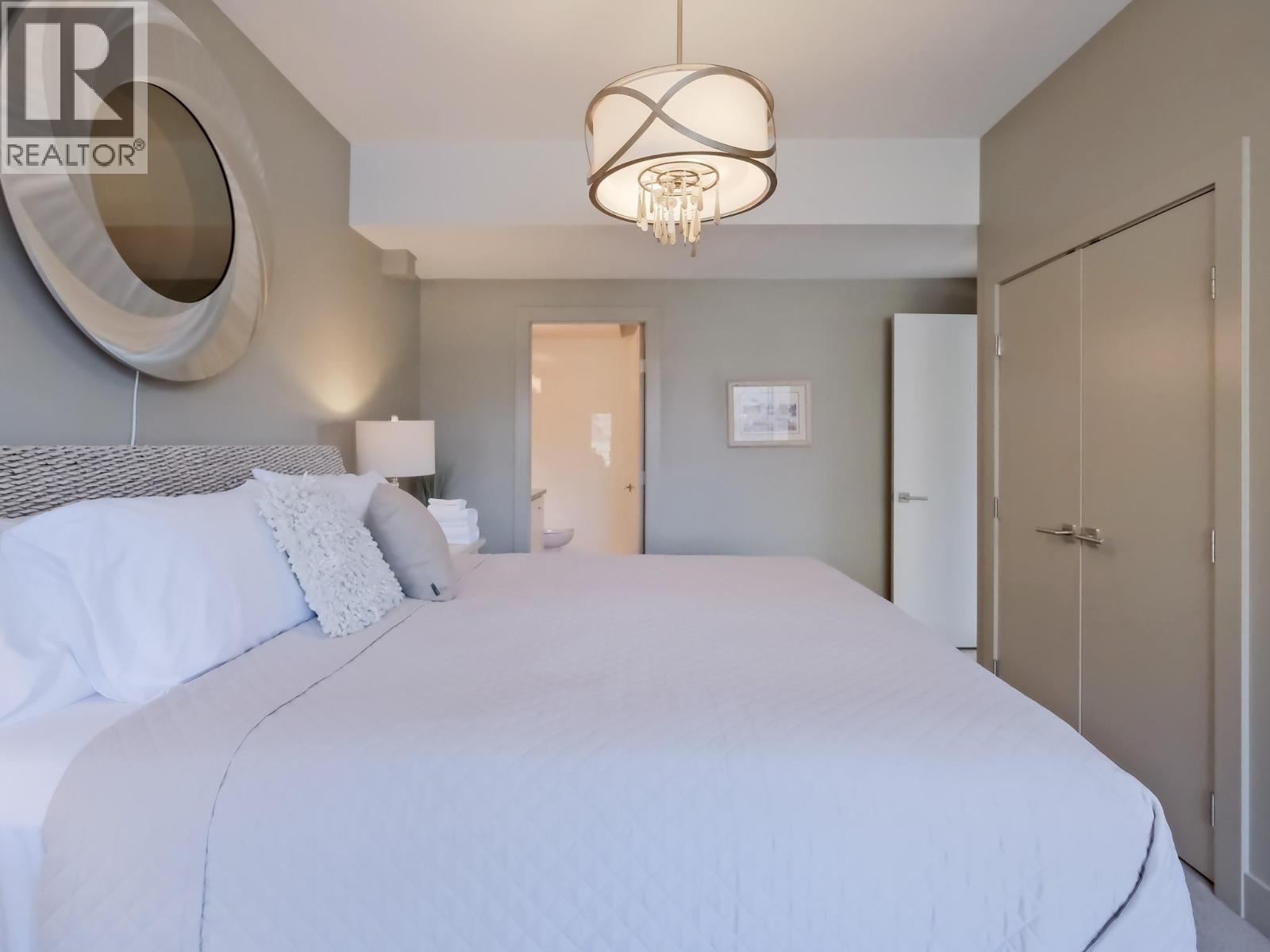 221 1088 Sunset Drive, Kelowna