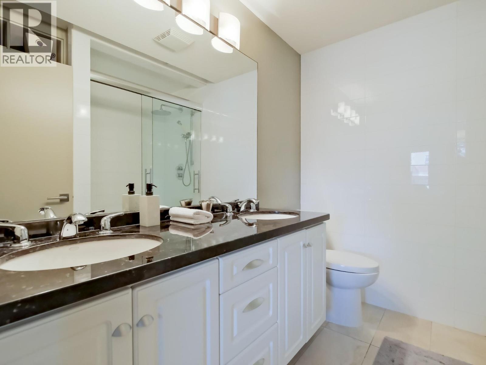 221 1088 Sunset Drive, Kelowna