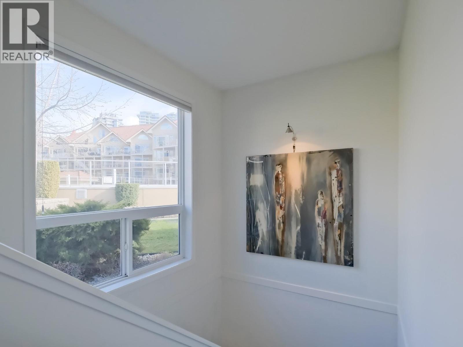 221 1088 Sunset Drive, Kelowna