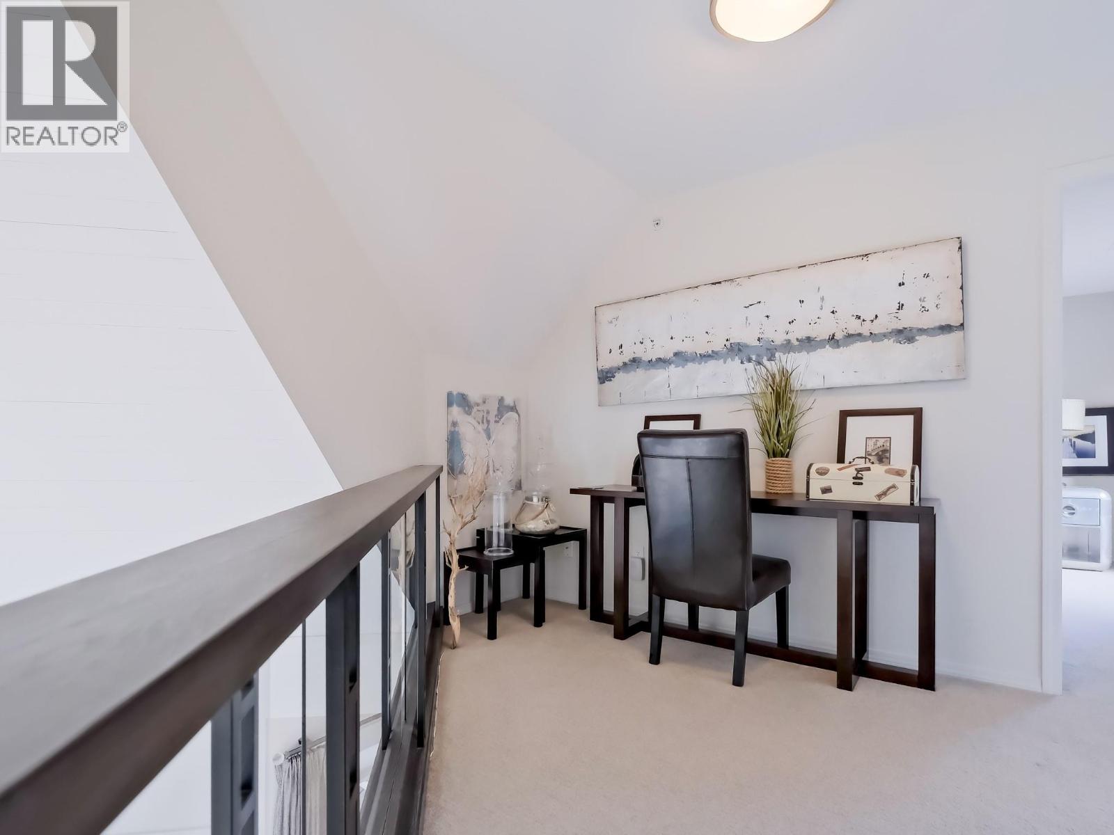 221 1088 Sunset Drive, Kelowna