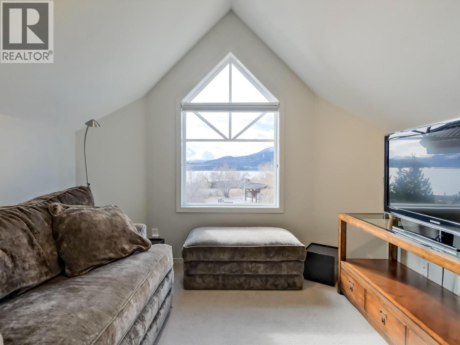 221 1088 Sunset Drive, Kelowna