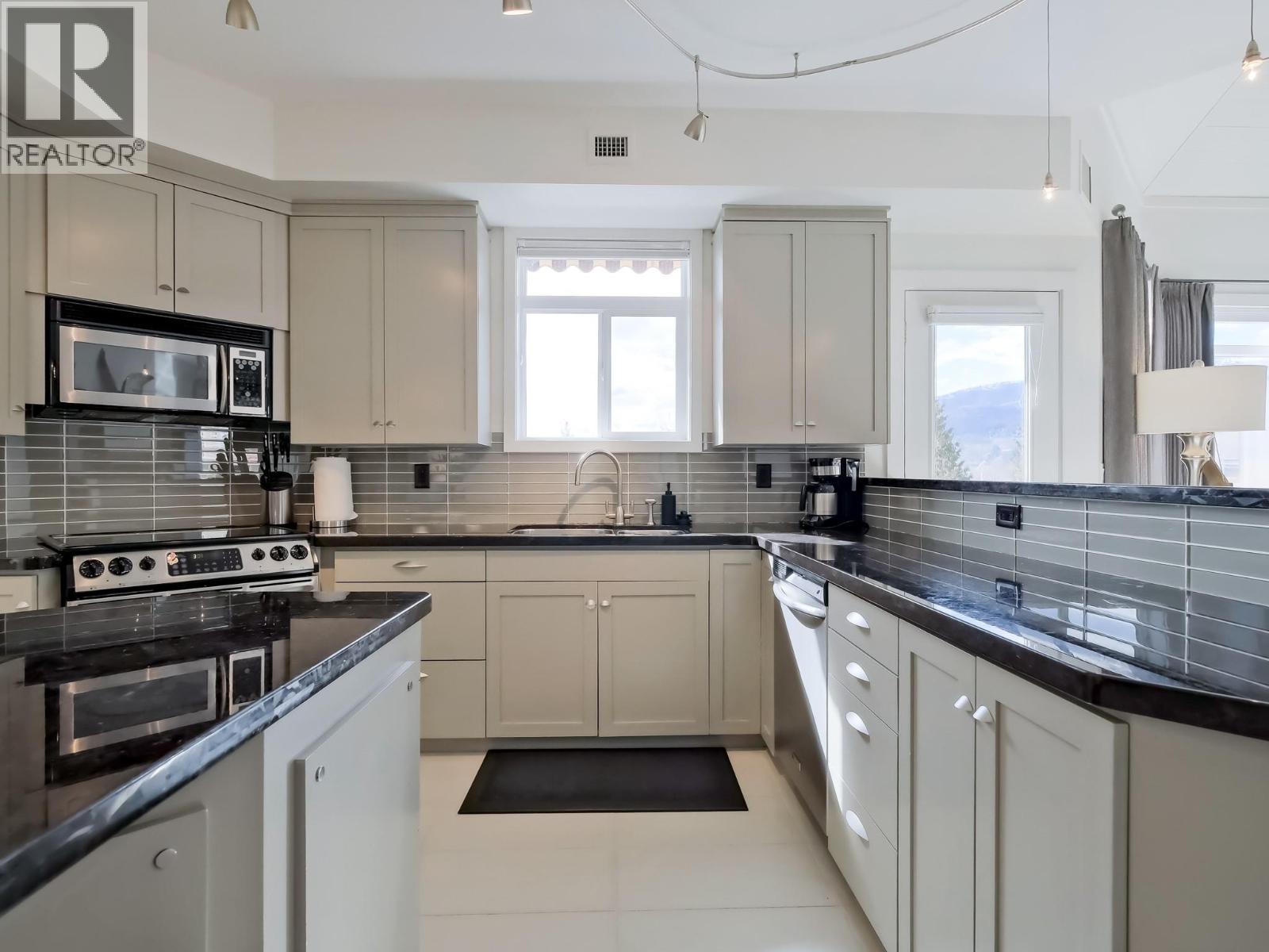 221 1088 Sunset Drive, Kelowna